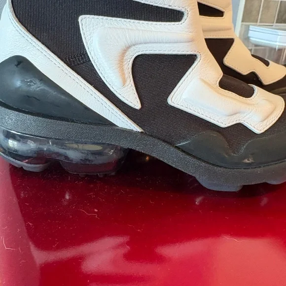 Nike Women's Black and White Vapormax Sneakers - Picture 4 of 11